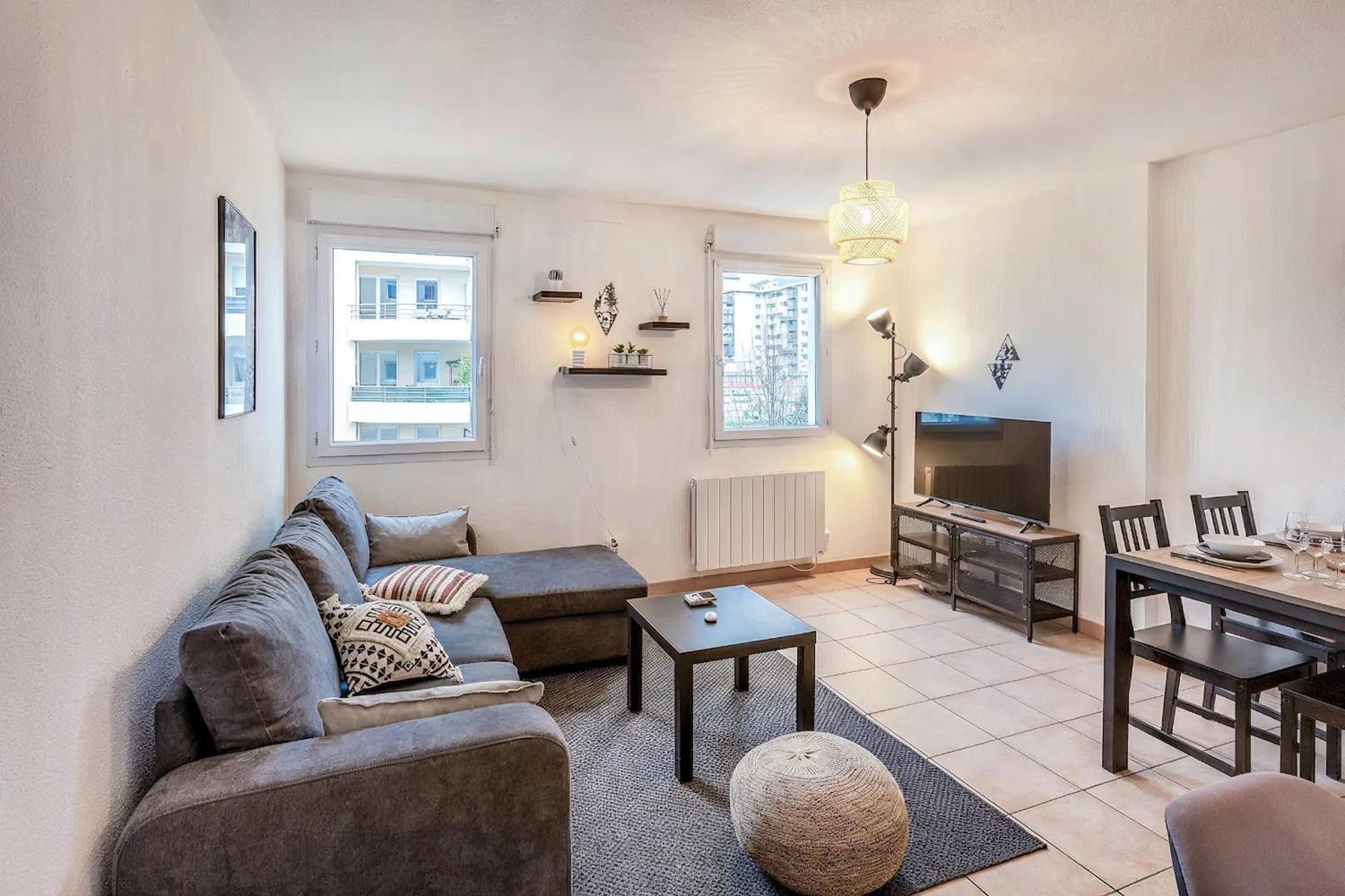Superbe Appartement - Parking Gratuit - 4 Personnes Chambéry 외부 사진
