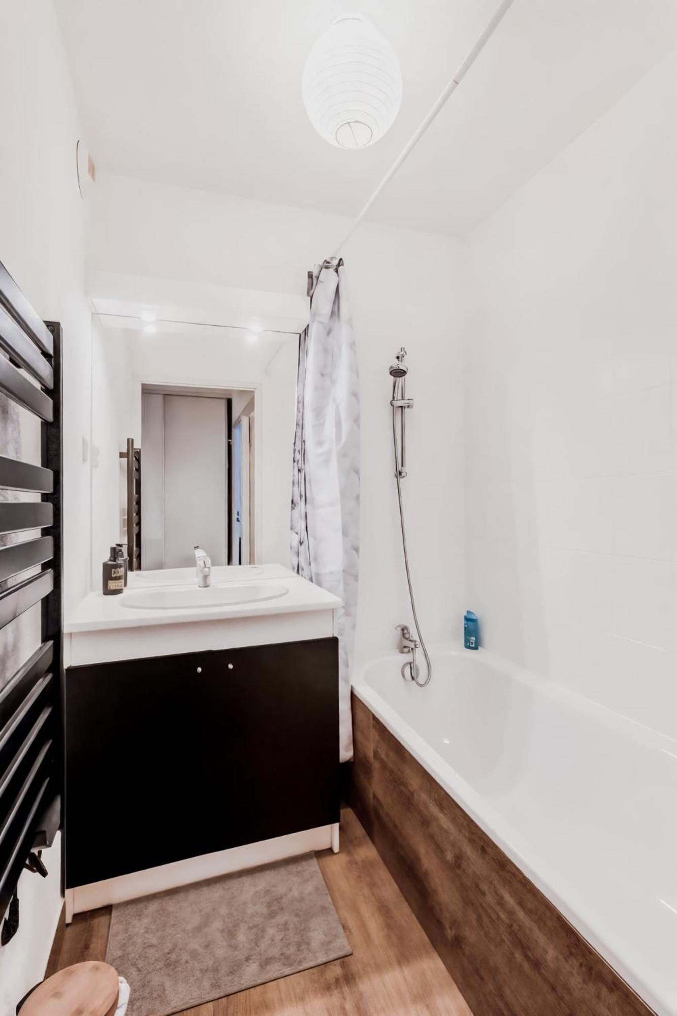 Superbe Appartement - Parking Gratuit - 4 Personnes Chambéry 외부 사진